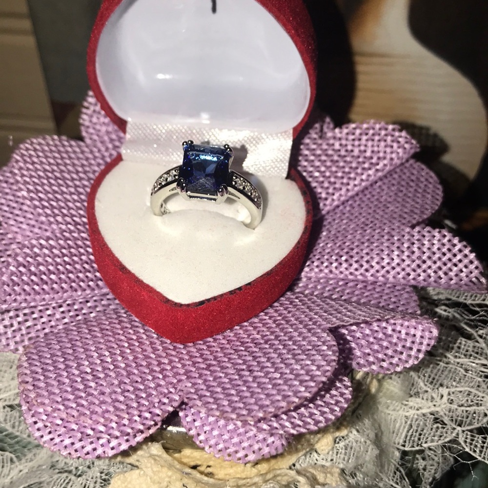 NWT Beautiful sterling silver ring - Picture 2 of 4